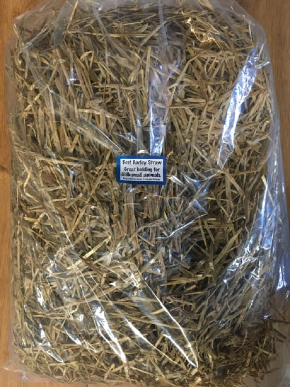 Straw (for pets)